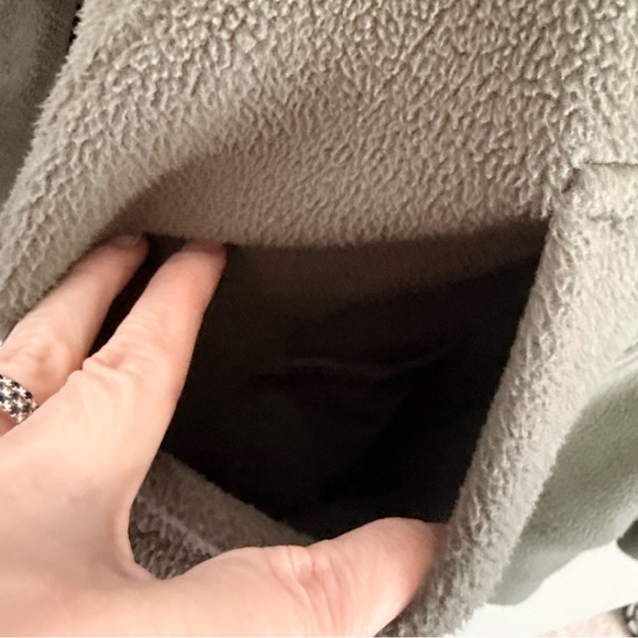 LuluLemon Olive Green Zip-Up Fleece Jacket Size M/L EUC - Picture 6 of 7